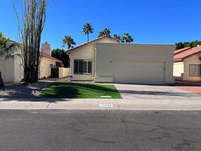 Building Photo - Adorable light and bright! 3Bedroom/2Bath Scottsdale Home!