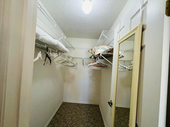 Building Photo - 757 Tulip Dr