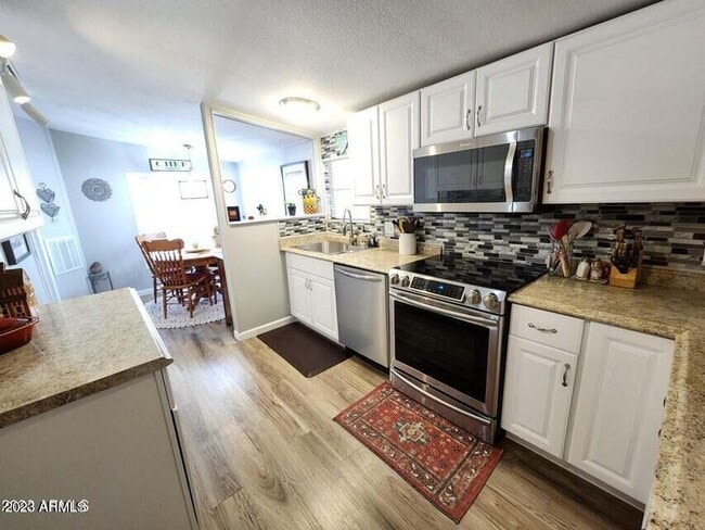 Building Photo - 16005 N 32nd St