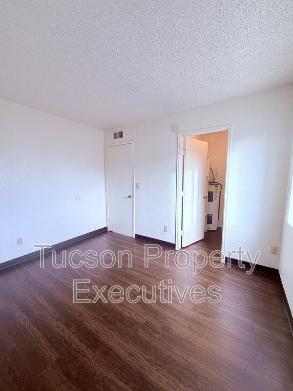 Building Photo - 660 S Tucson Blvd