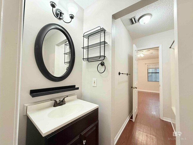 Building Photo - 36 Summer Oaks Dr