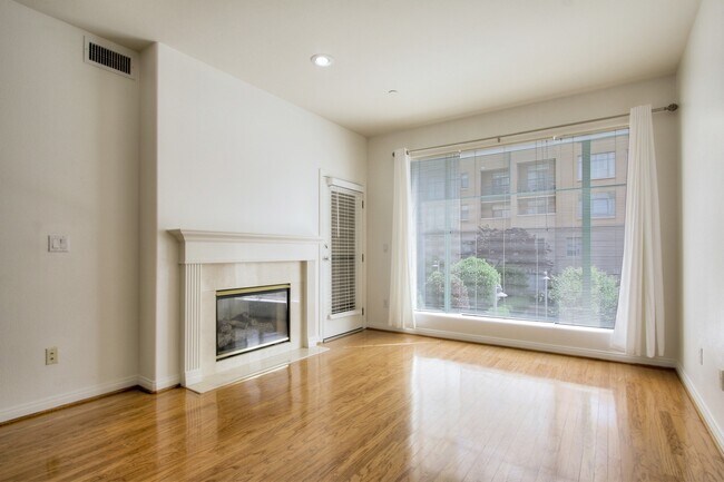 Building Photo - 144 S. 3rd St., #208