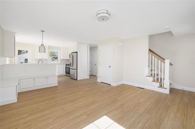 Building Photo - 237-237 Pequot Ave