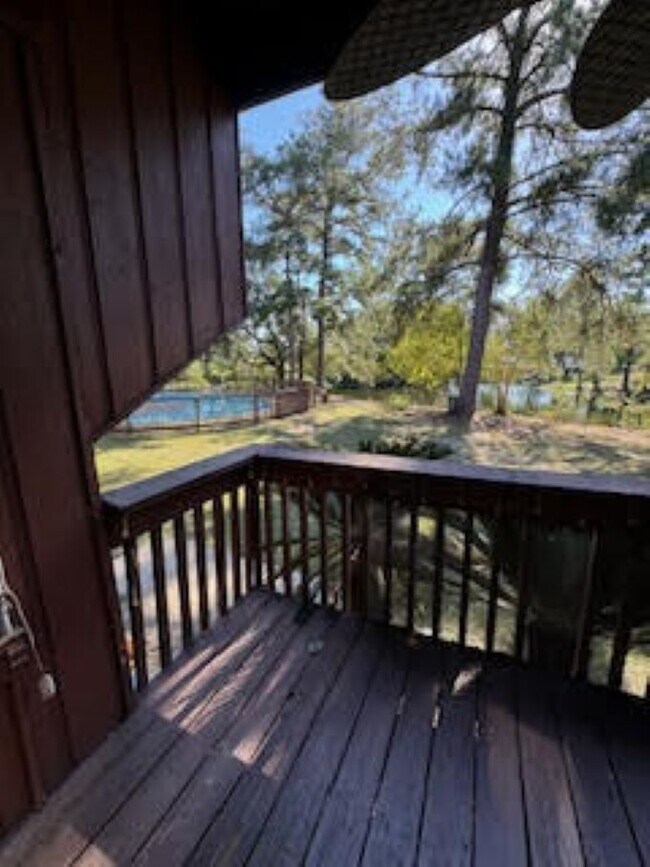 Building Photo - 139 Lakeside Villa