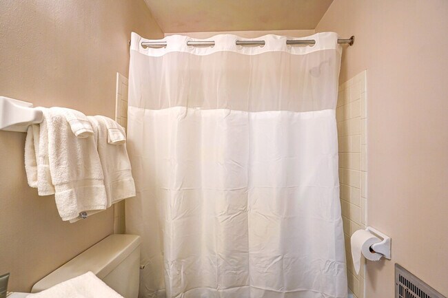 Building Photo - 2601 University Ave