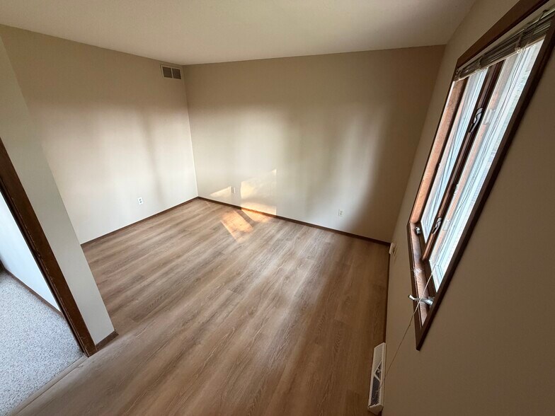 Building Photo - 205 13th Ct