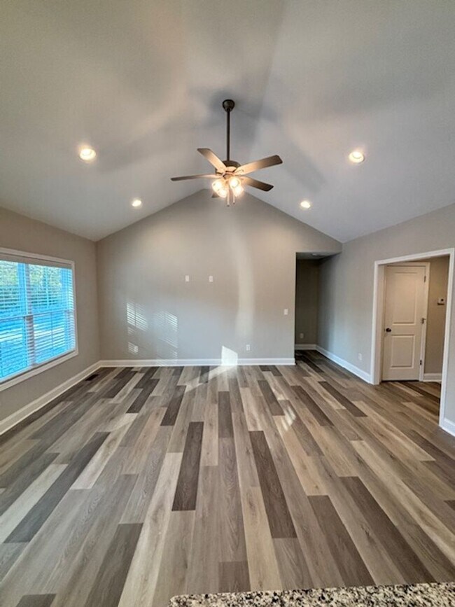 Building Photo - 1146 Melody Ave