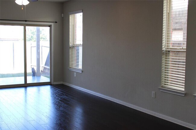 Building Photo - 3240 E Whitestone Blvd