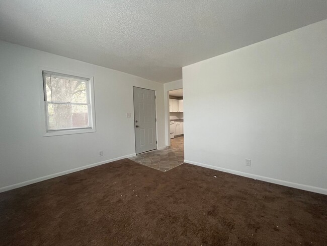 Building Photo - Check out this wonderful 2 bedroom home ne...