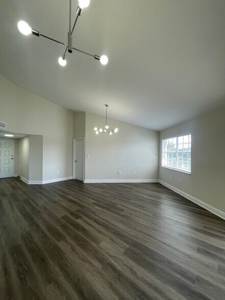 Building Photo - 2850 N Oakland Forest Dr