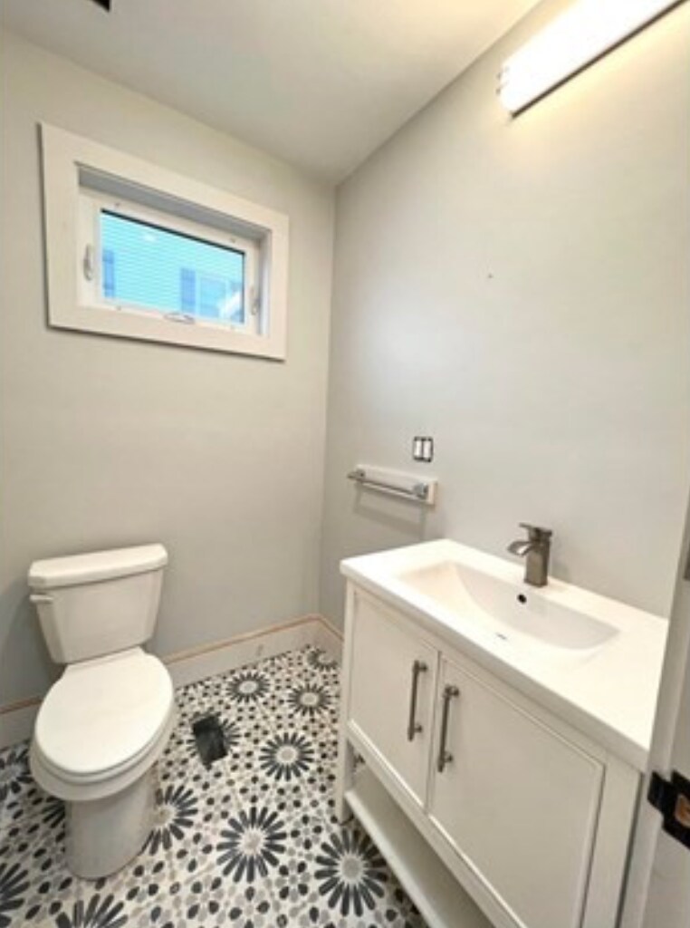 Building Photo - 171 Forest St