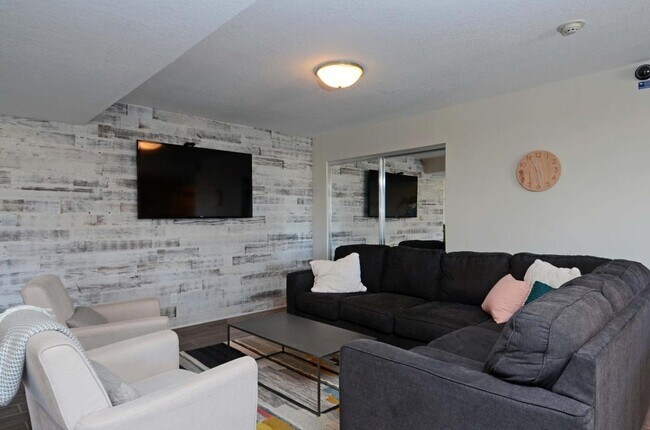 Building Photo - 4820 Park Commons Dr