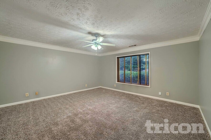 Building Photo - 3944 River Dr SW