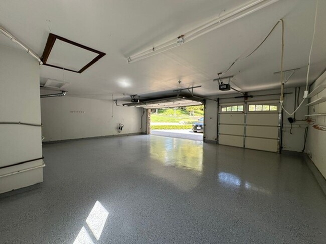 Building Photo - 1635 Larkfield Ave