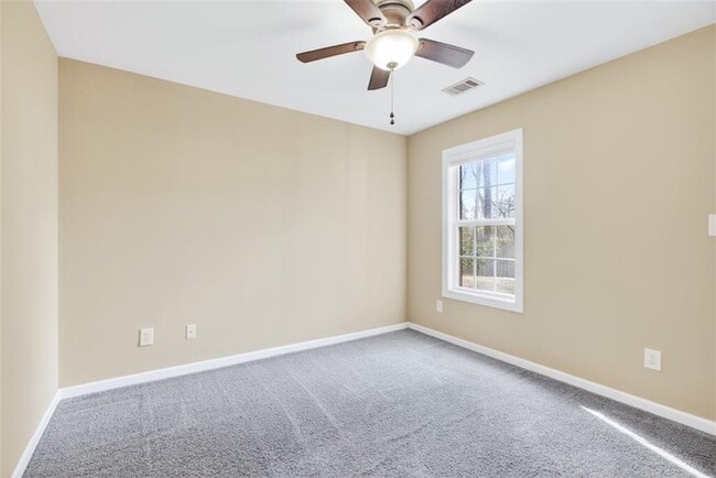 Building Photo - 135 Saltcreek Point NE