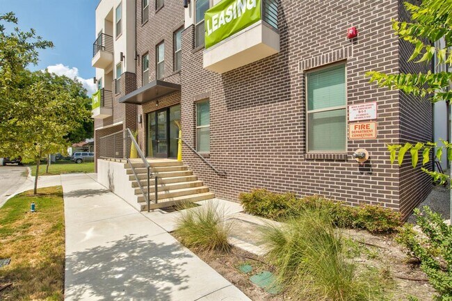 Building Photo - 2712 Wingate St