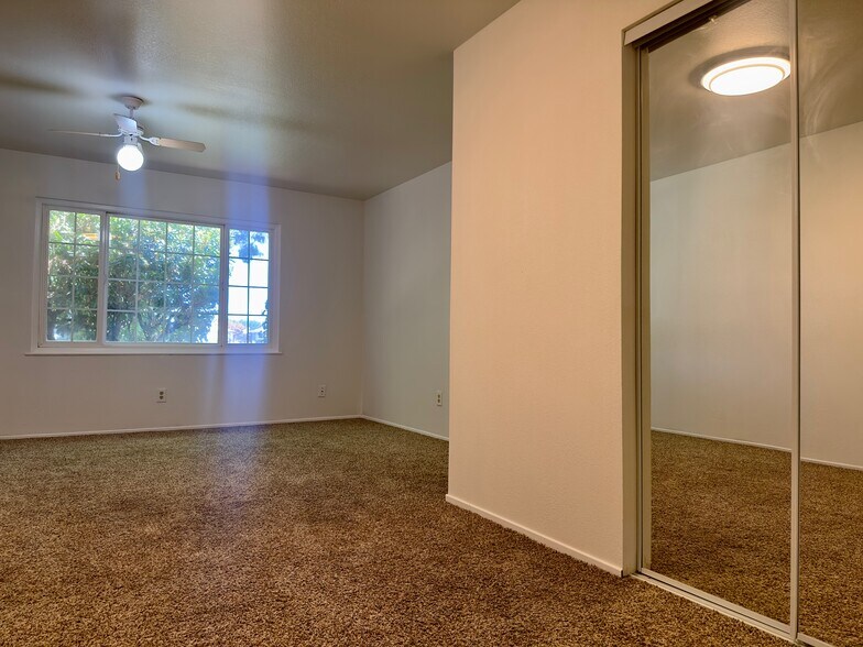 Building Photo - 3413 Shelley Ct