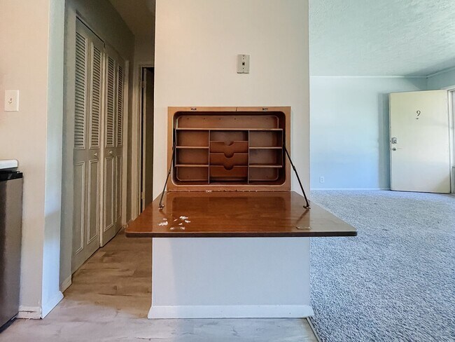 Building Photo - **Available Now!** Studio Apartment Close to BSU