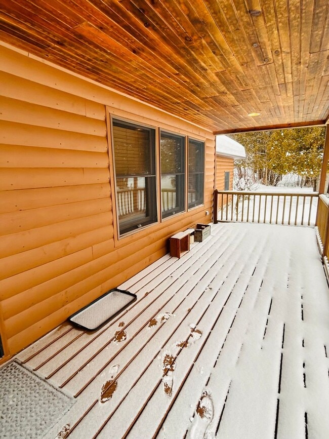 Building Photo - Charming Log Cabin Rental – 3 Bedroom / 2 Bath | Carthage School District