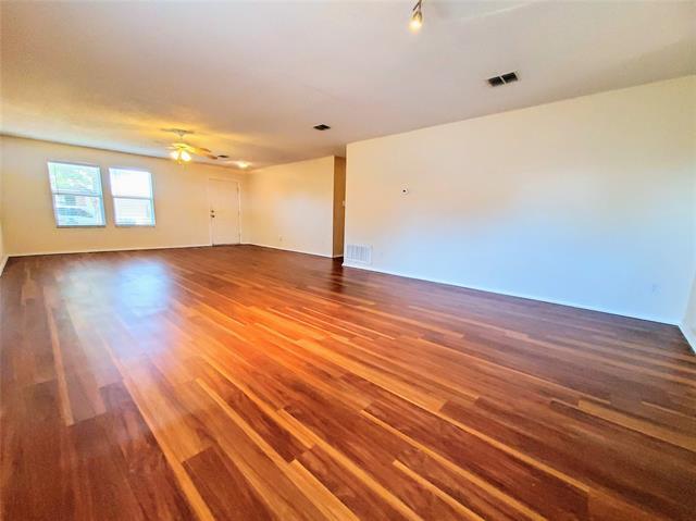 Building Photo - 2224 Red Oak Dr