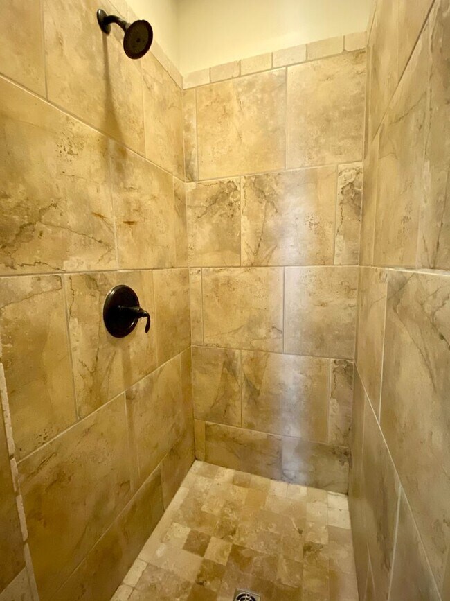 Building Photo - Beautiful 4 Bed, 2 Bath in Deer Creek Schools!