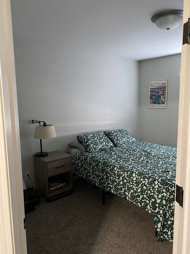 Building Photo - 3bed 2.5 bath Twinhome SORRY NO PETS!!