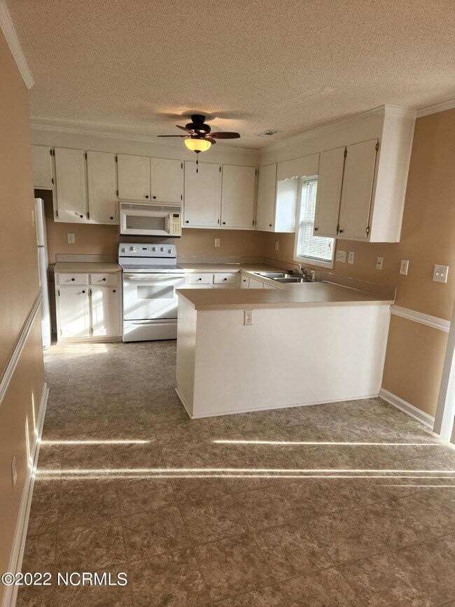 Building Photo - 902 Spring Forest Rd