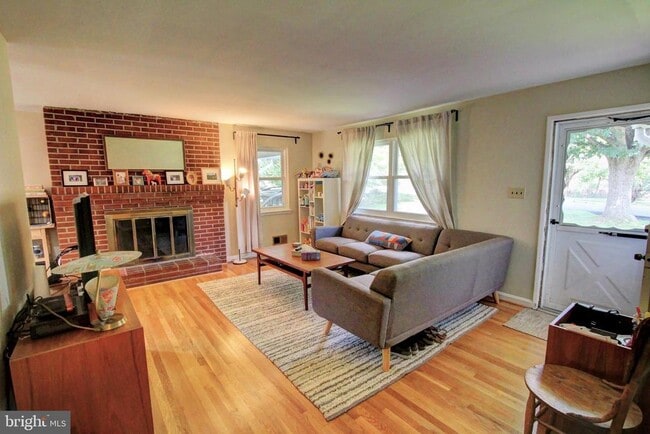 Building Photo - 2703 Dawn Dr