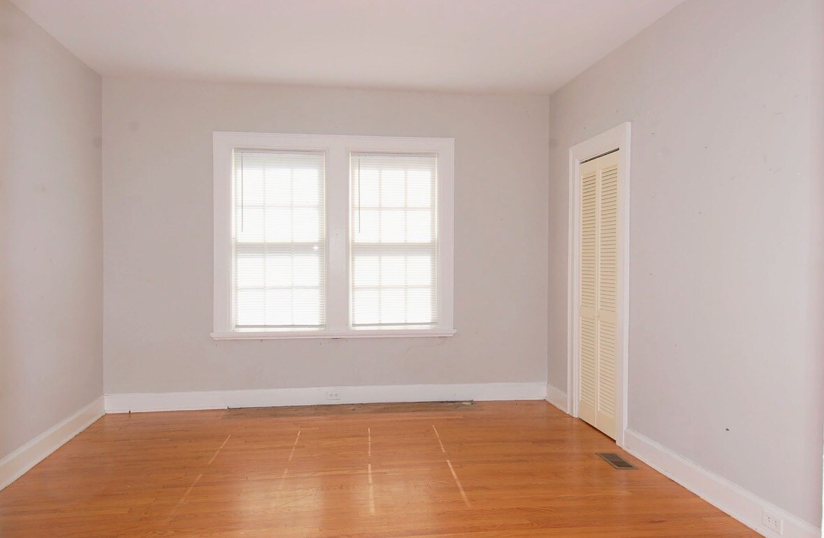 Bedroom - 815 W Johnson St