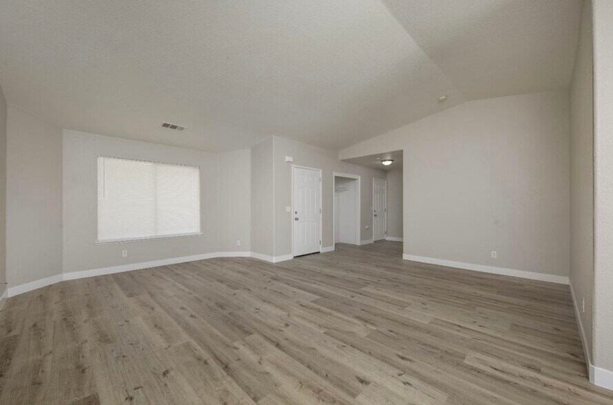 Building Photo - 210 Cordova Ln