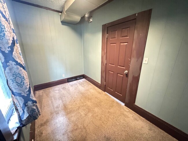 Building Photo - 3621 Sackett Ave