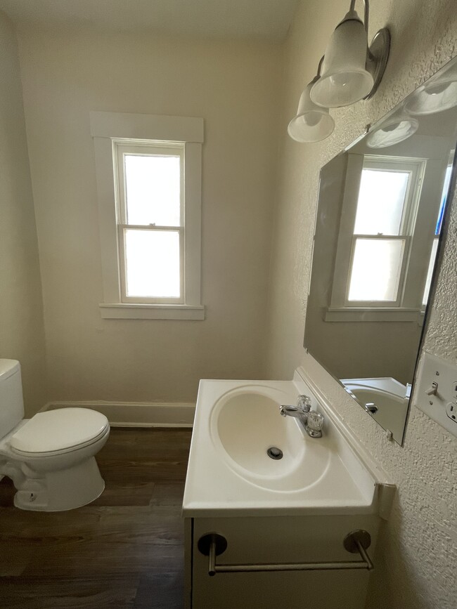 Building Photo - 1518 Lawton Dr