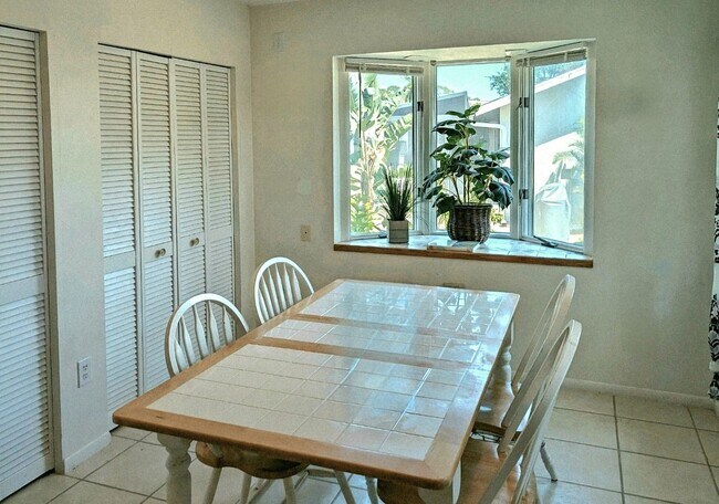 Building Photo - McGregor Woods  Community with Natural Surrounding Charm. Close to Sanibel.