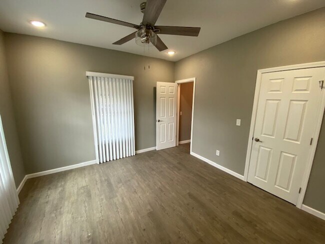 Building Photo - Adorable 3 Bedroom Home in Downtown Bentonville!