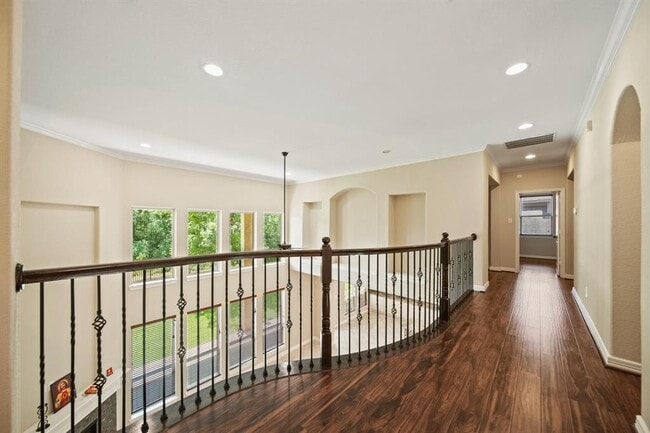 Building Photo - 10 Val Delsa Ct