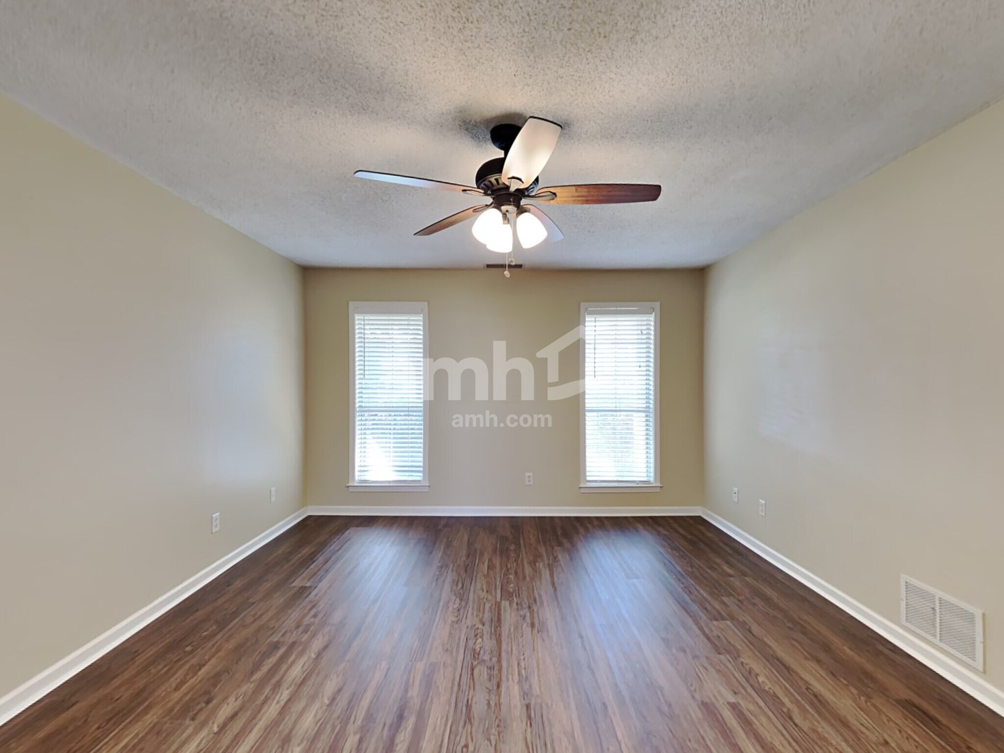Building Photo - 1400 Pendulum Dr N