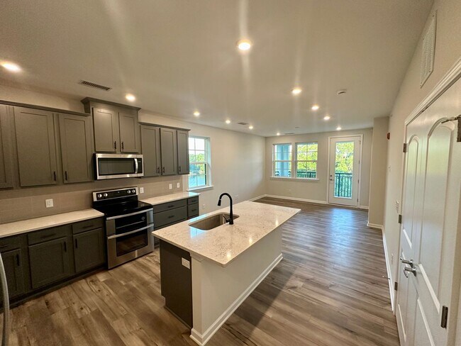 Building Photo - Lakefront living in Sherril's Ford