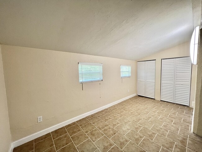 Building Photo - 1120 NE 24th Terrace