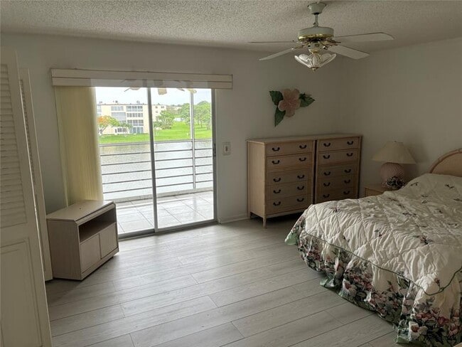 Building Photo - 4053 Cornwall C