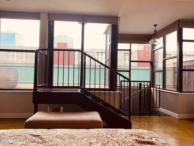 Building Photo - 604 S 3rd St