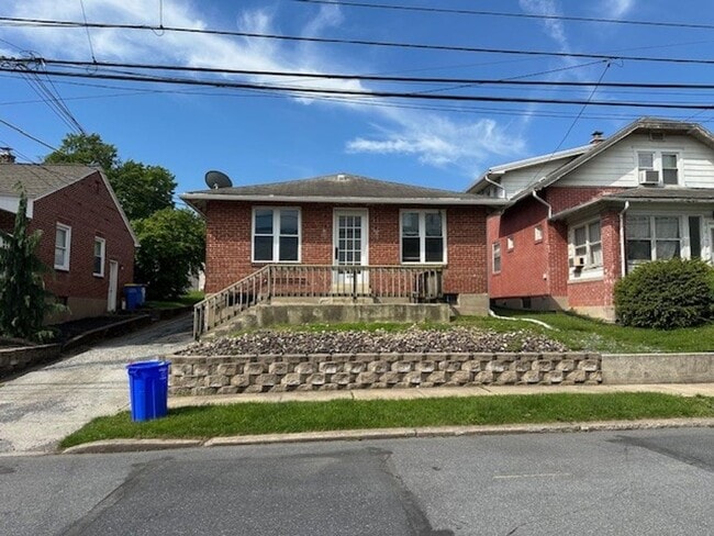 Primary Photo - 104 S 16th St