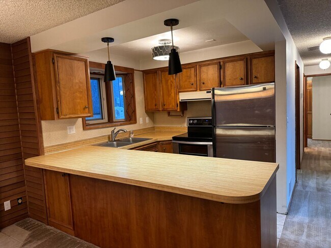 Building Photo - Spacious secluded house in Thurston Hills!