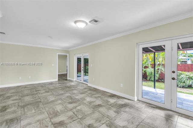 Building Photo - 1090 NE 81st St