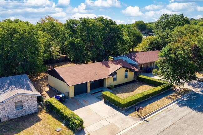 Building Photo - 301 Carothers St