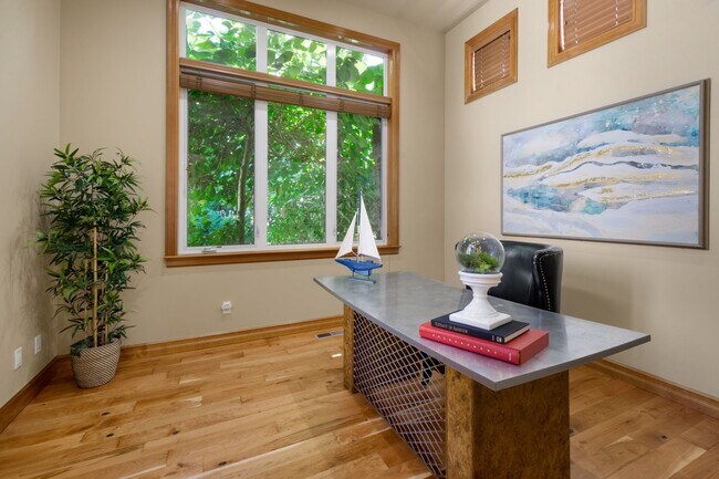 Building Photo - Live the Tuscan Life in Kirkland