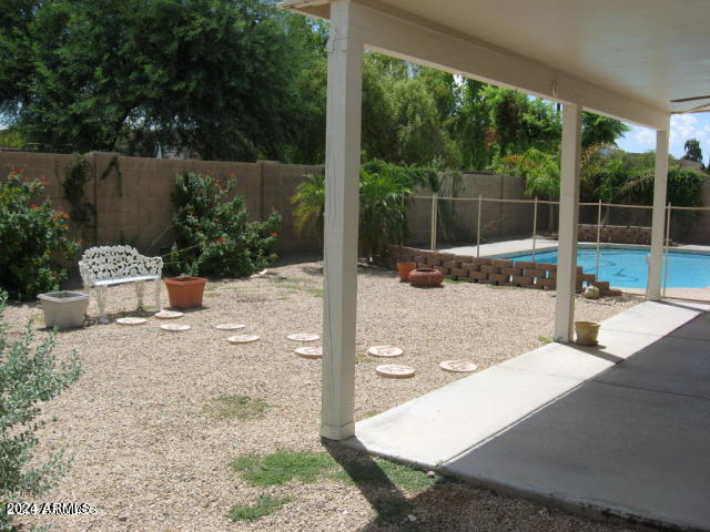 Building Photo - 1161 W Courtney Ln