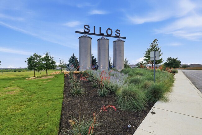 Building Photo - 13927 Silos Meadows