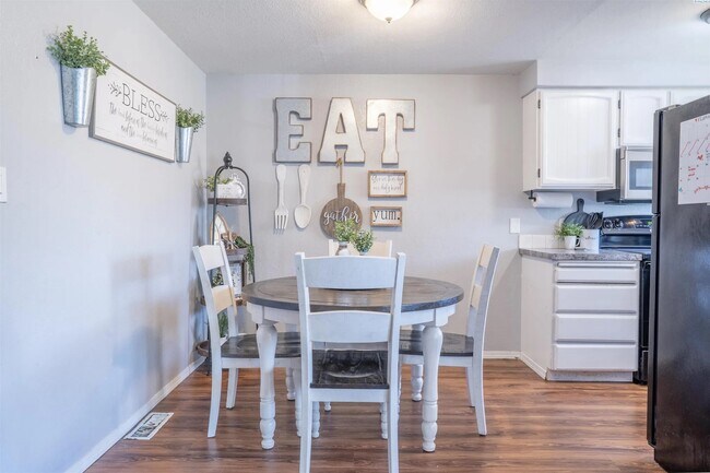 Building Photo - 1411 S Vancouver St