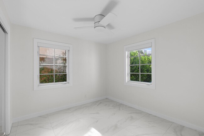 Building Photo - 426 48th St