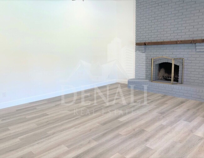 Building Photo - 618 W McNair St